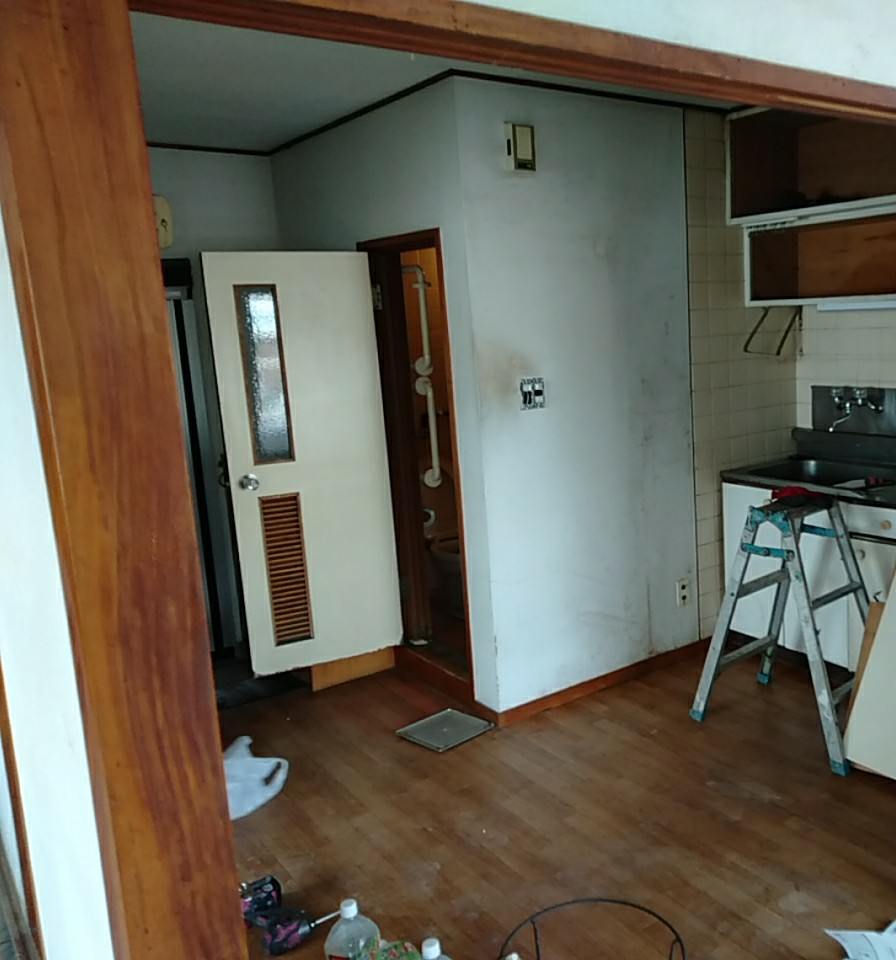 リフォーム前の住戸のキッチンまわり
